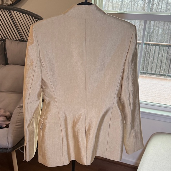 OVERSIZED JACKET ZW
COLLECTION
S| GOLDEN
$ 150.50
REF. 2731/058 - Picture 3 of 4